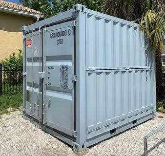 10ft shipping containers / Compact outdoor storage solution