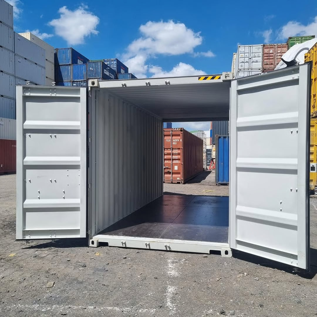 20ft Shipping Container / Durable storage and transport solution