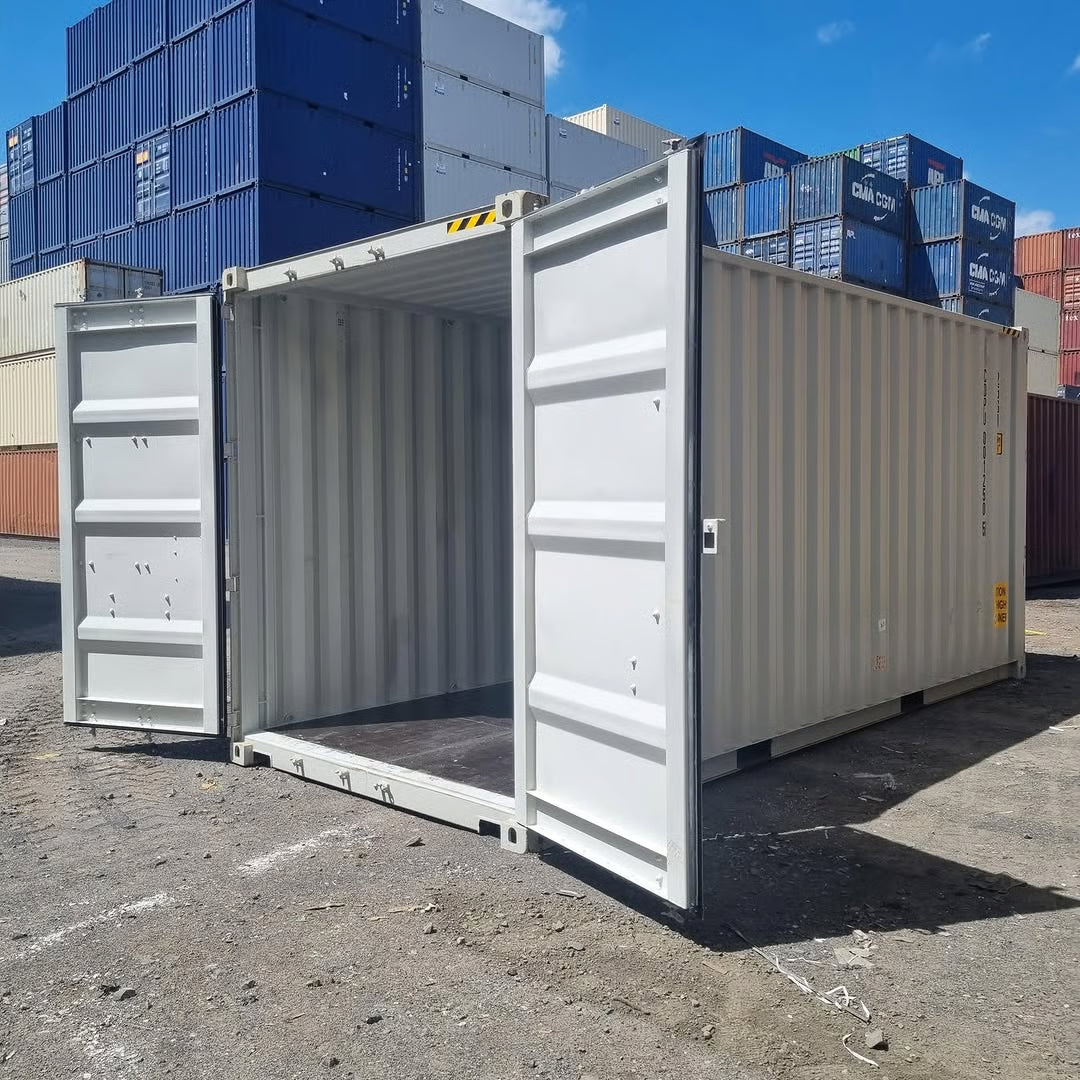 20ft Shipping Container / Durable storage and transport solution