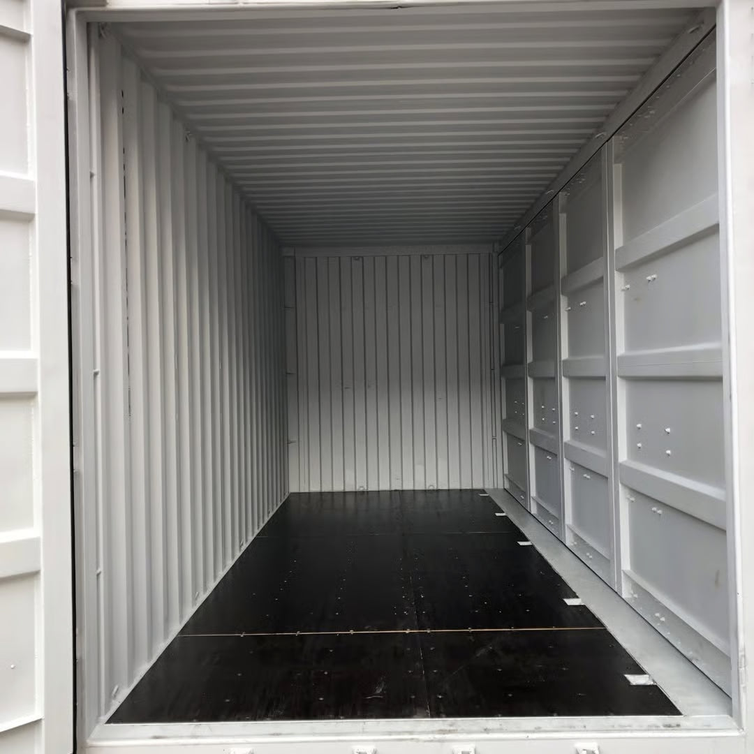 20ft Shipping Container / Durable storage and transport solution